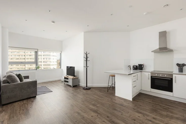 Flat Wellesley Road in Greater London