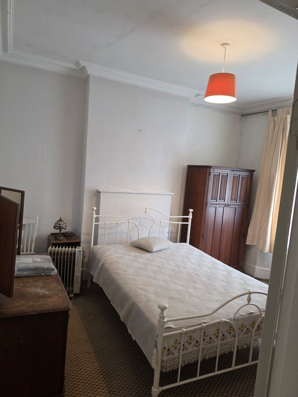 Room Hartshill Road in Stoke-on-Trent