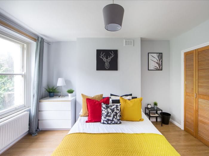 House Stock Orchard Crescent in Greater London