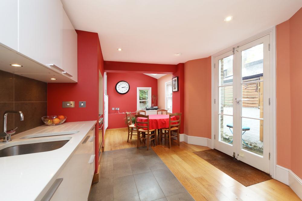 House Montefiore Street in Greater London