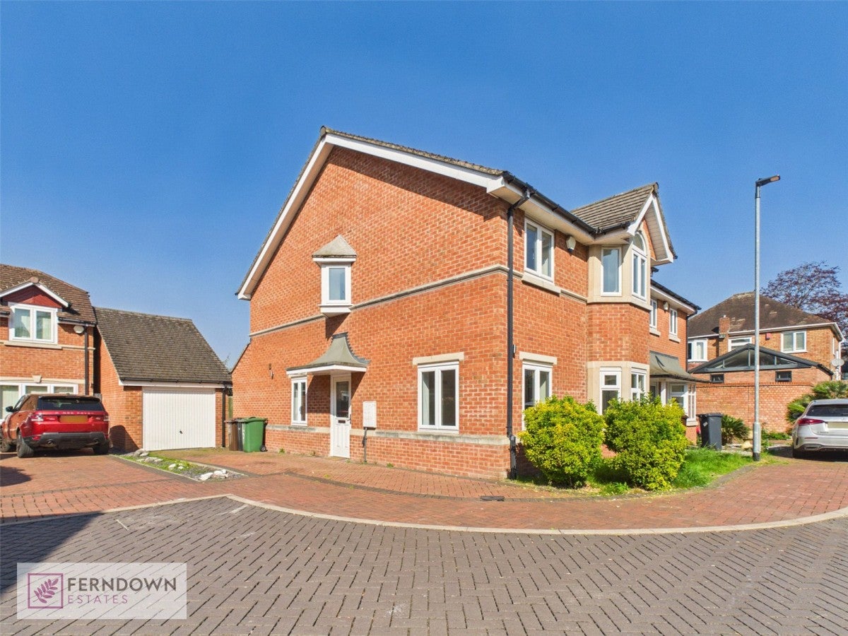 House Leah Close in Metropolitan Borough of Solihull