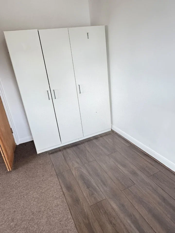 Room Churchfields Avenue in Greater London