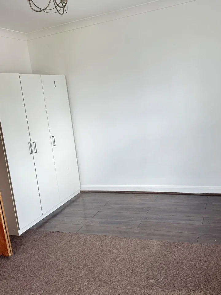 Room Churchfields Avenue in Greater London