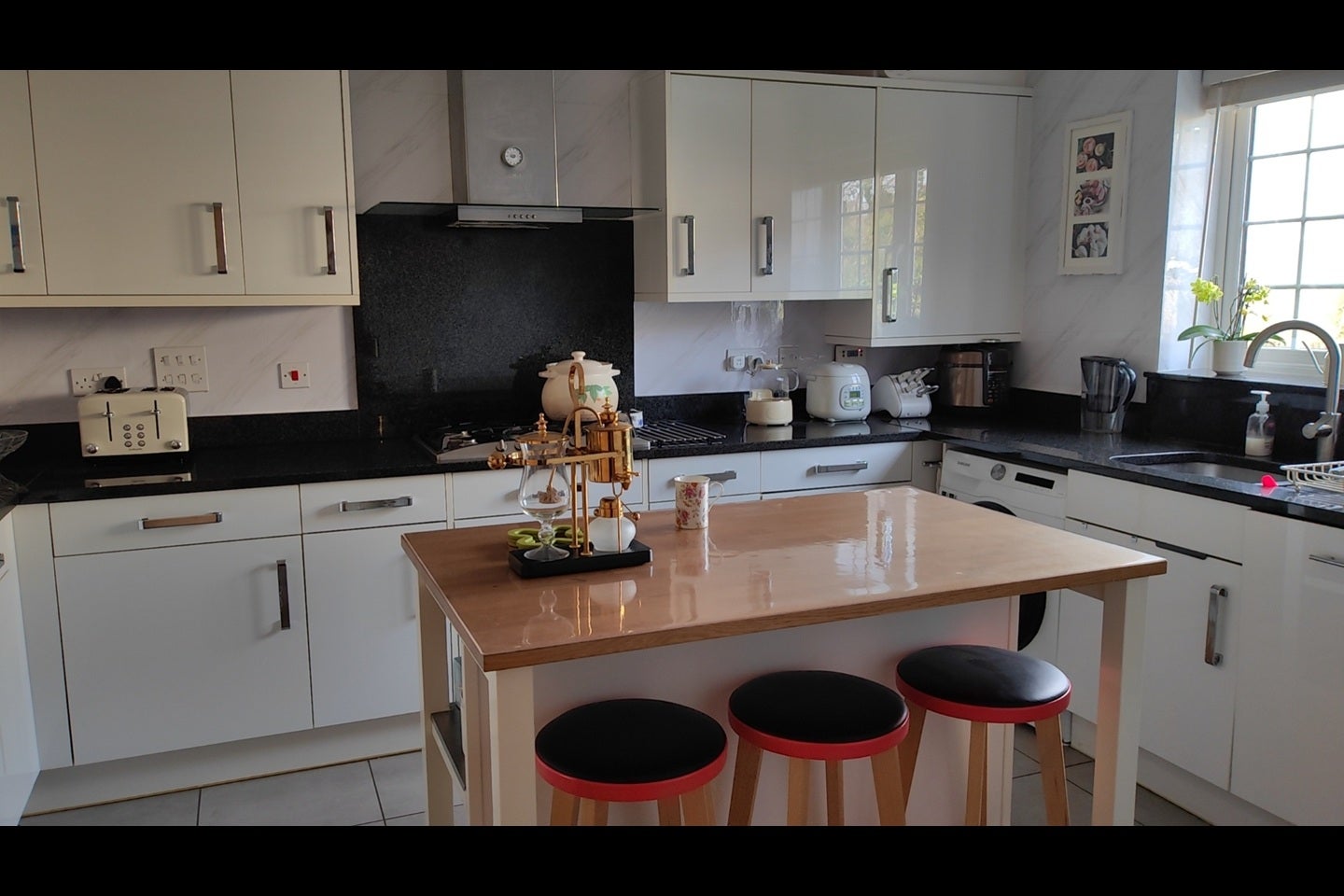Room Anmer Close in Reigate and Banstead