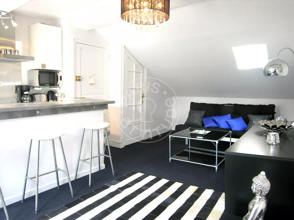 Flat Rue de l'Annonciation in Paris