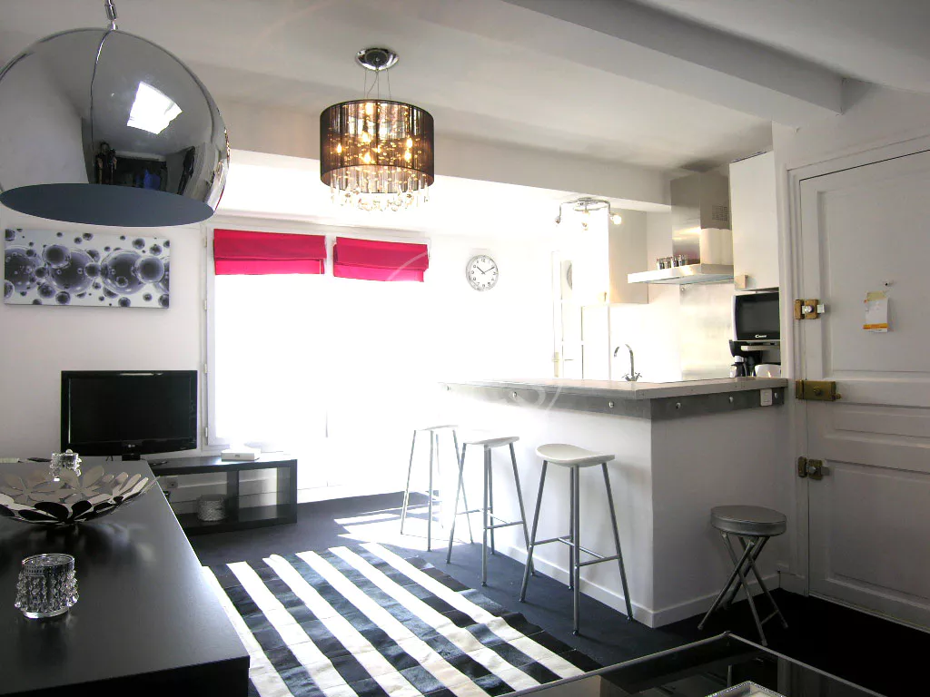 Flat Rue de l'Annonciation in Paris