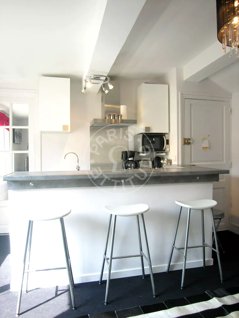 Flat Rue de l'Annonciation in Paris