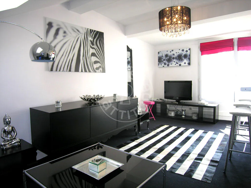 Flat Rue de l'Annonciation in Paris