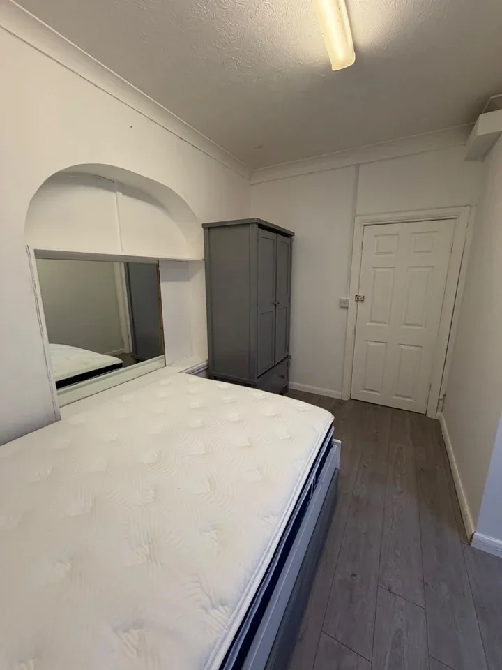 Flat Bellegrove Road in Greater London
