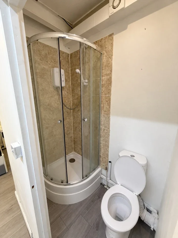 Flat Bellegrove Road in Greater London