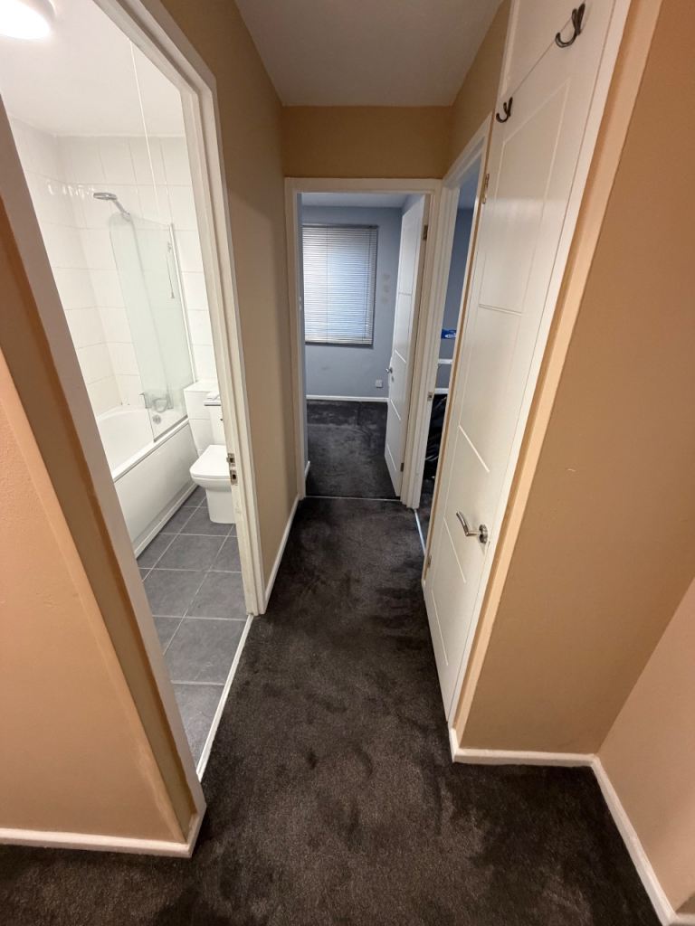 Flat Blackborne Road in Greater London