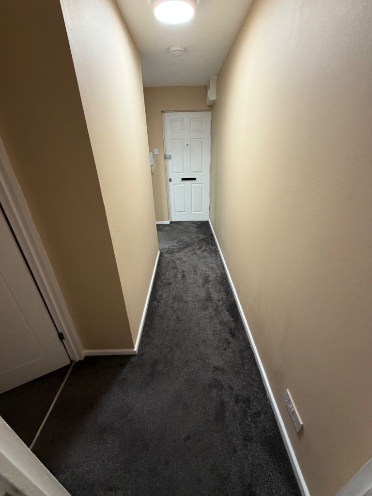 Flat Blackborne Road in Greater London