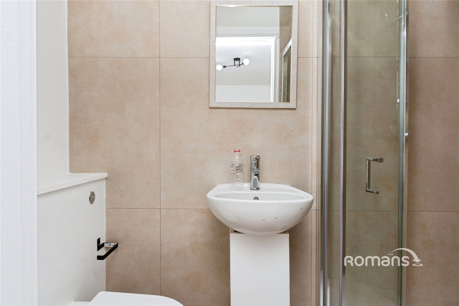 Room Ash Road in Rushmoor