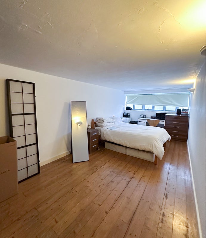 Flat Somerford Grove in Greater London