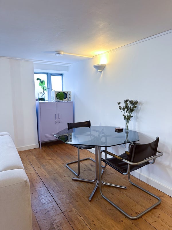 Flat Somerford Grove in Greater London