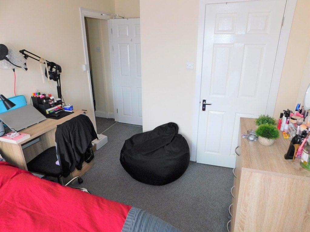 Room Warren Avenue in Southampton
