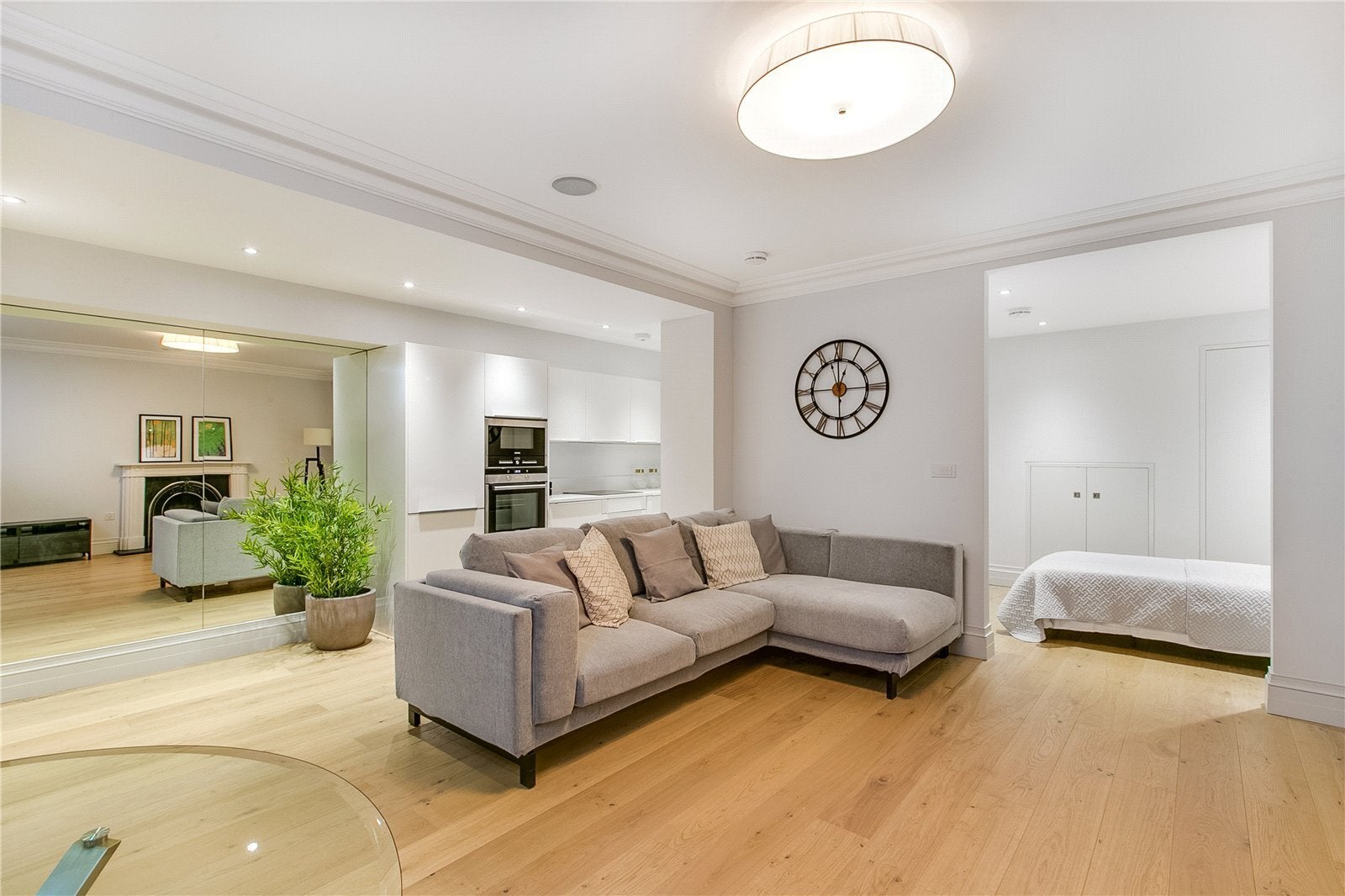 Flat Cornwall Gardens in Greater London