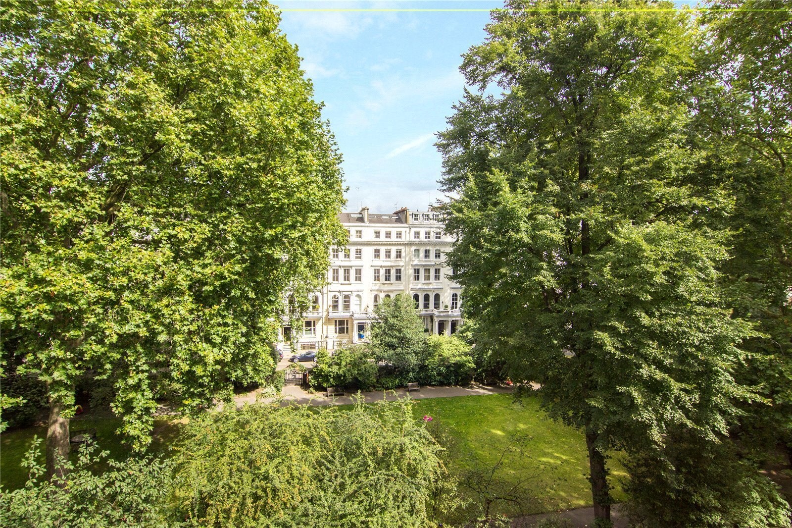 Flat Cornwall Gardens in Greater London