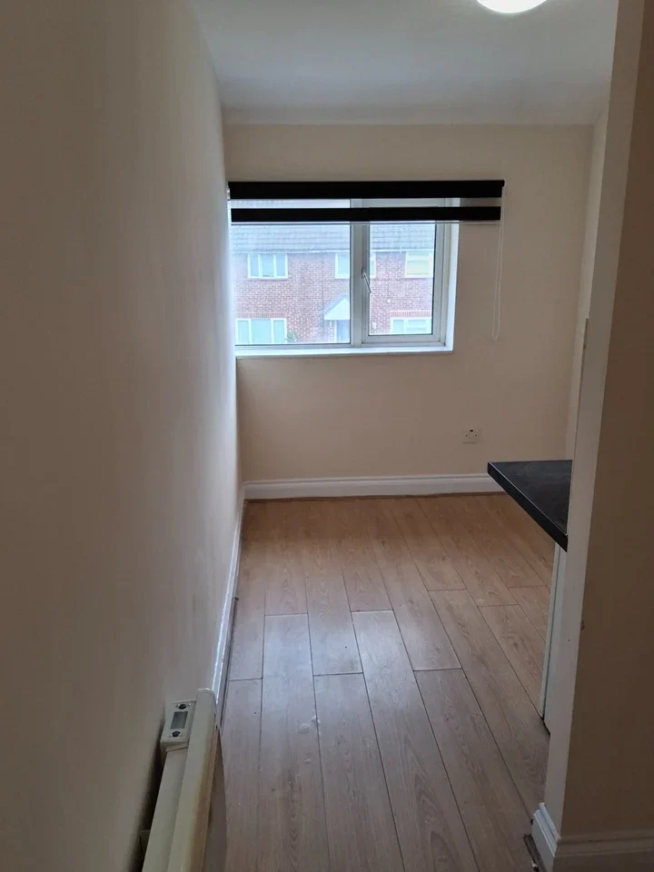 Flat Newbery Road in Greater London