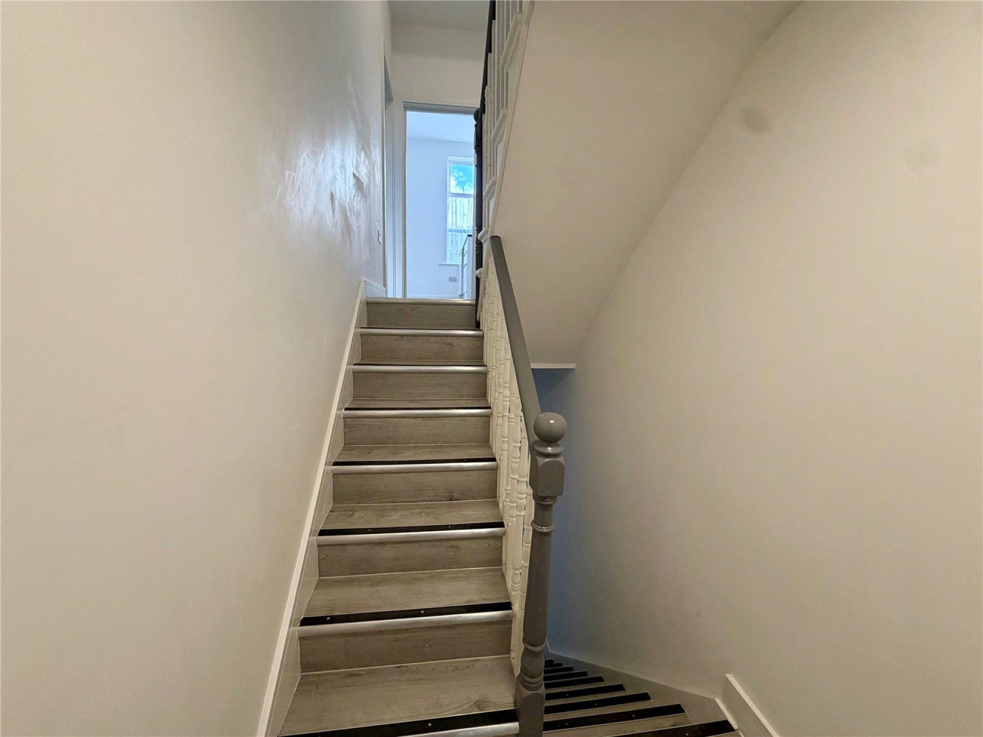Flat Pellerin Road in Greater London