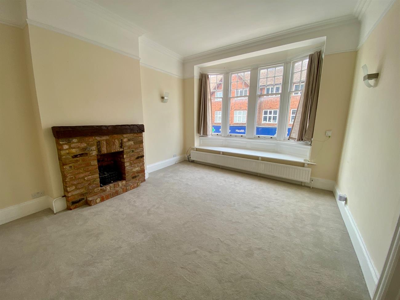Flat Packhorse Road in Chalfont St Peter