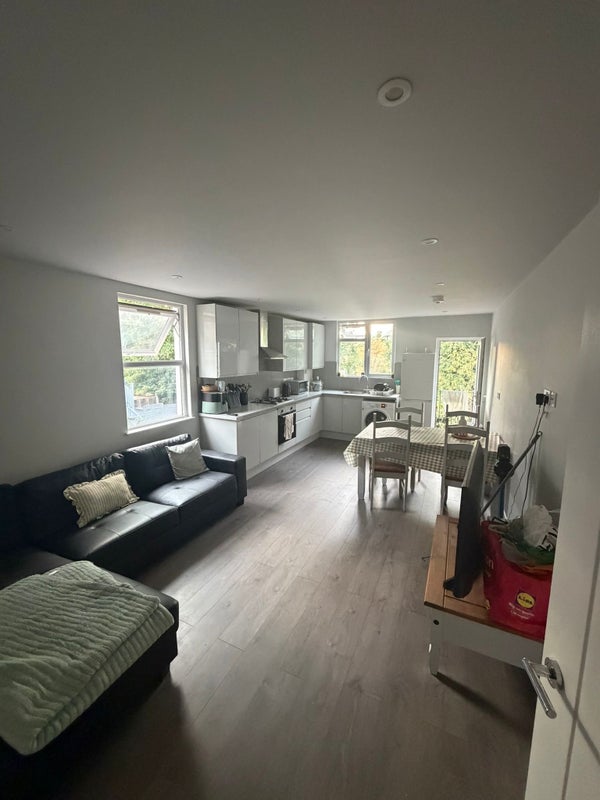 Room Bickley Street in Greater London