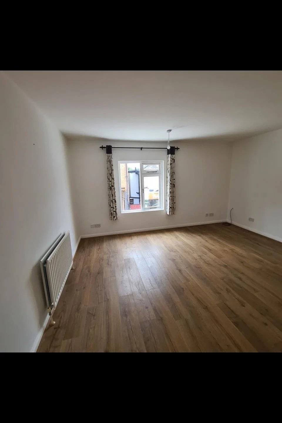 Flat Baker Street in Elmbridge