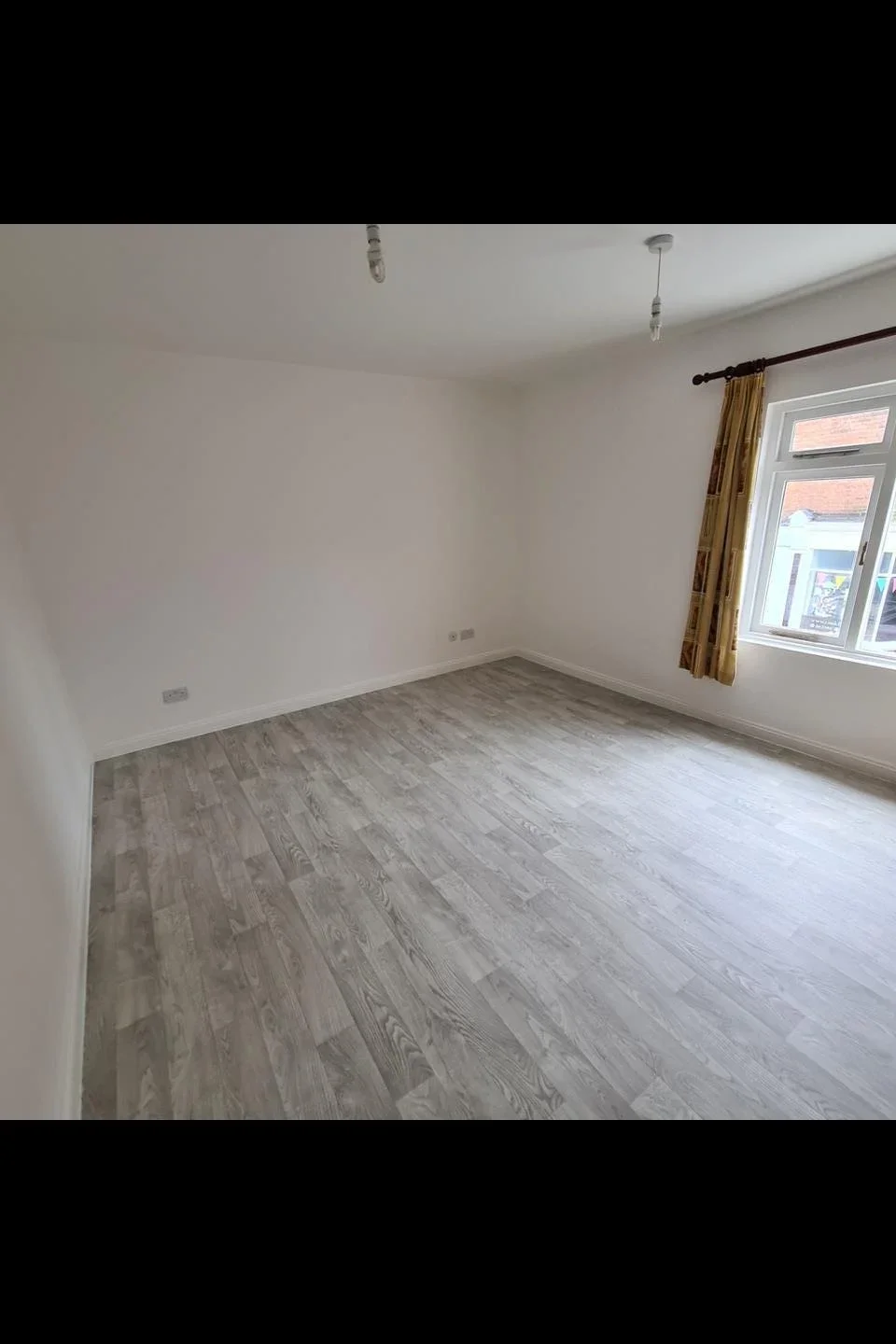 Flat Baker Street in Elmbridge