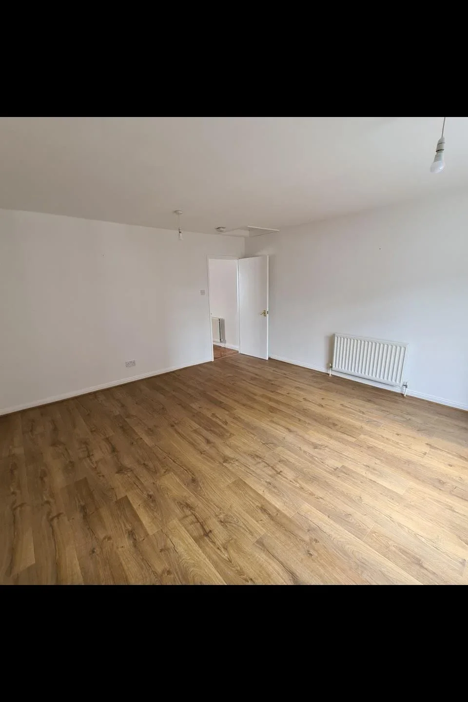 Flat Baker Street in Elmbridge