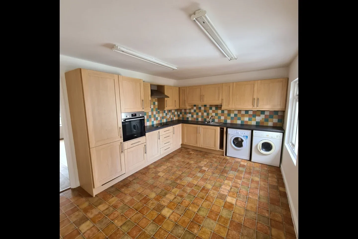 Flat Baker Street in Elmbridge