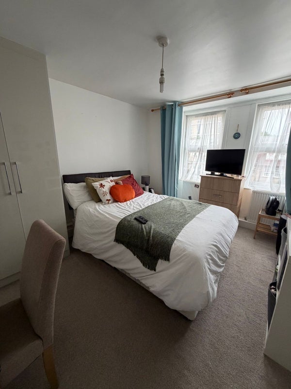 Room Germander Way in Greater London