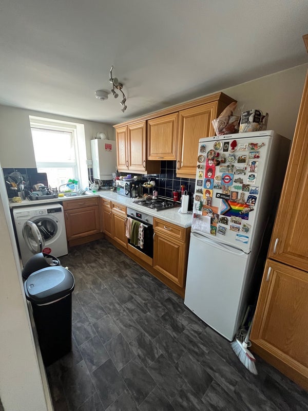 Room Germander Way in Greater London