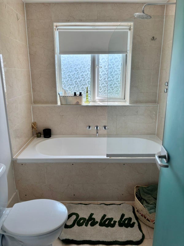 Room Trinity Road in Greater London