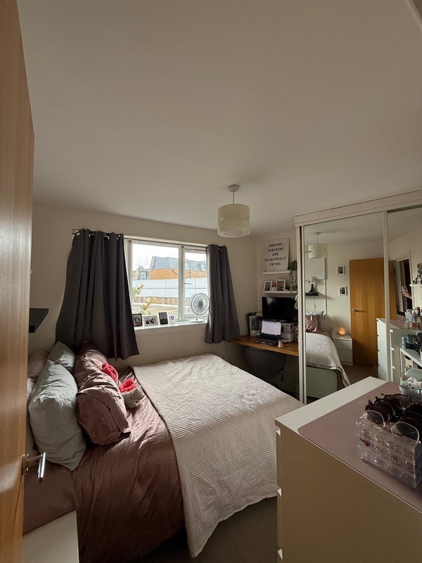 Room Trinity Road in Greater London