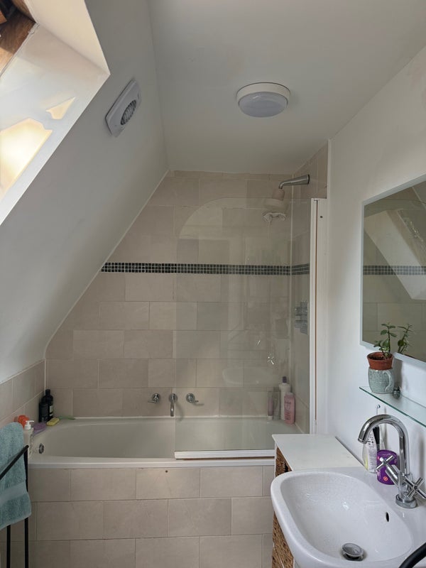 Room Trinity Road in Greater London