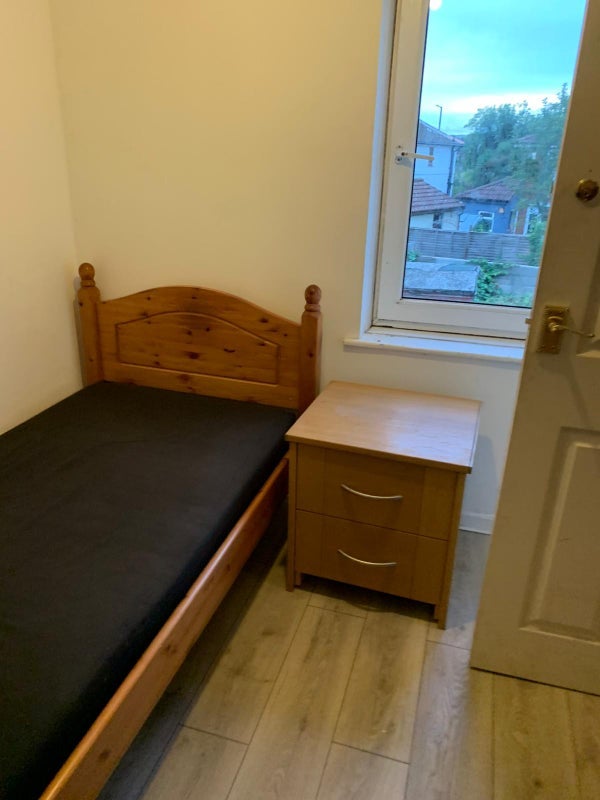 Room Grove Leaze in Bristol