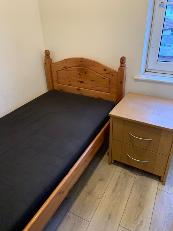 Room Grove Leaze in Bristol