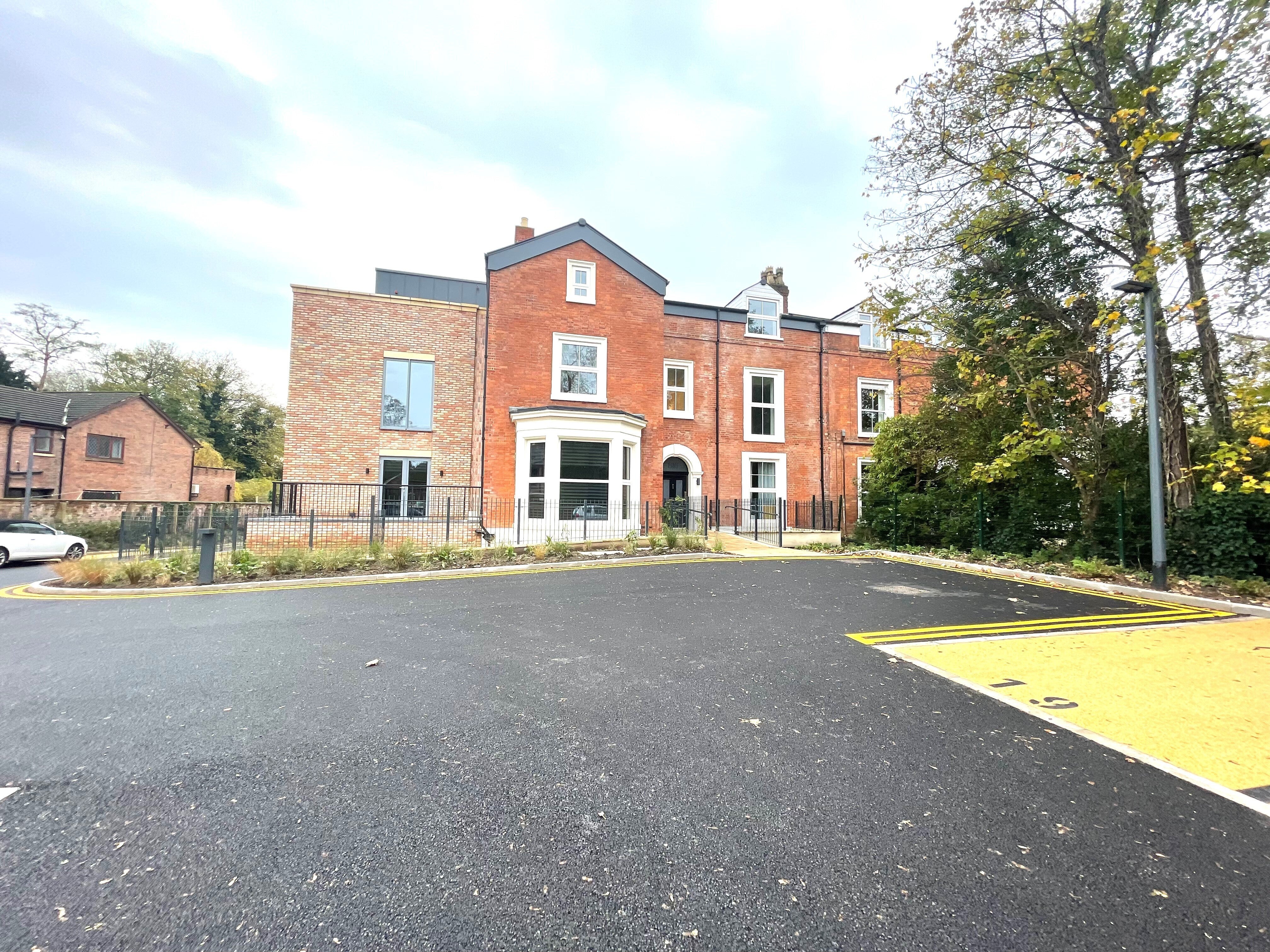 Flat Ford Lodge in Manchester