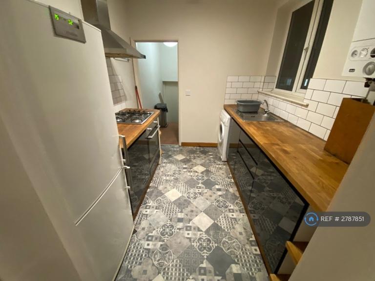 Flat Prospect Place in Newcastle upon Tyne