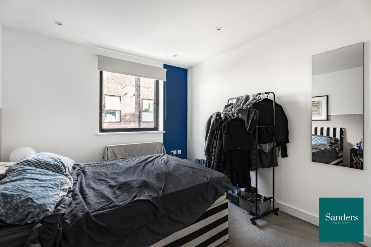 Flat Hare Walk in Greater London