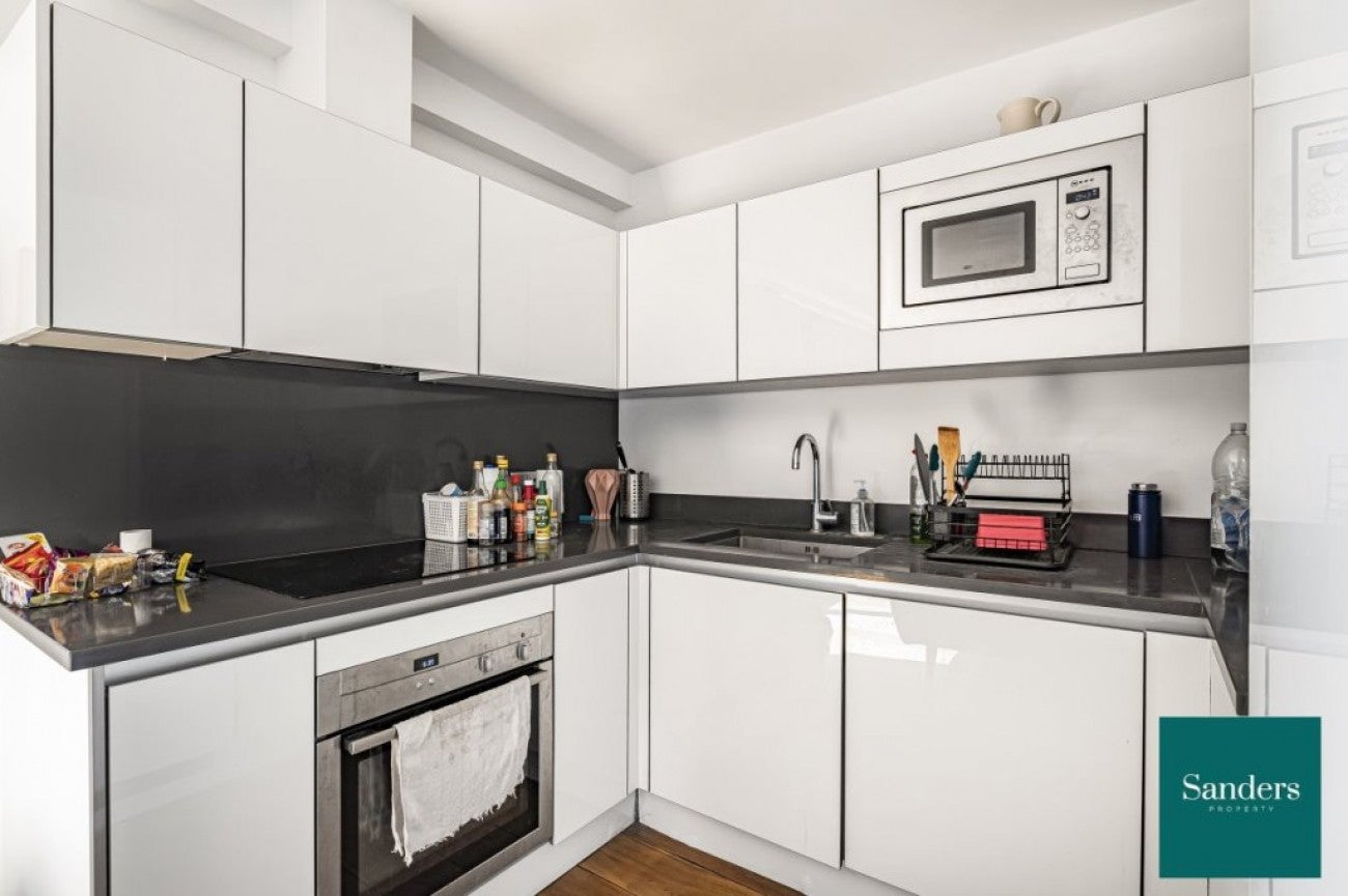 Flat Hare Walk in Greater London