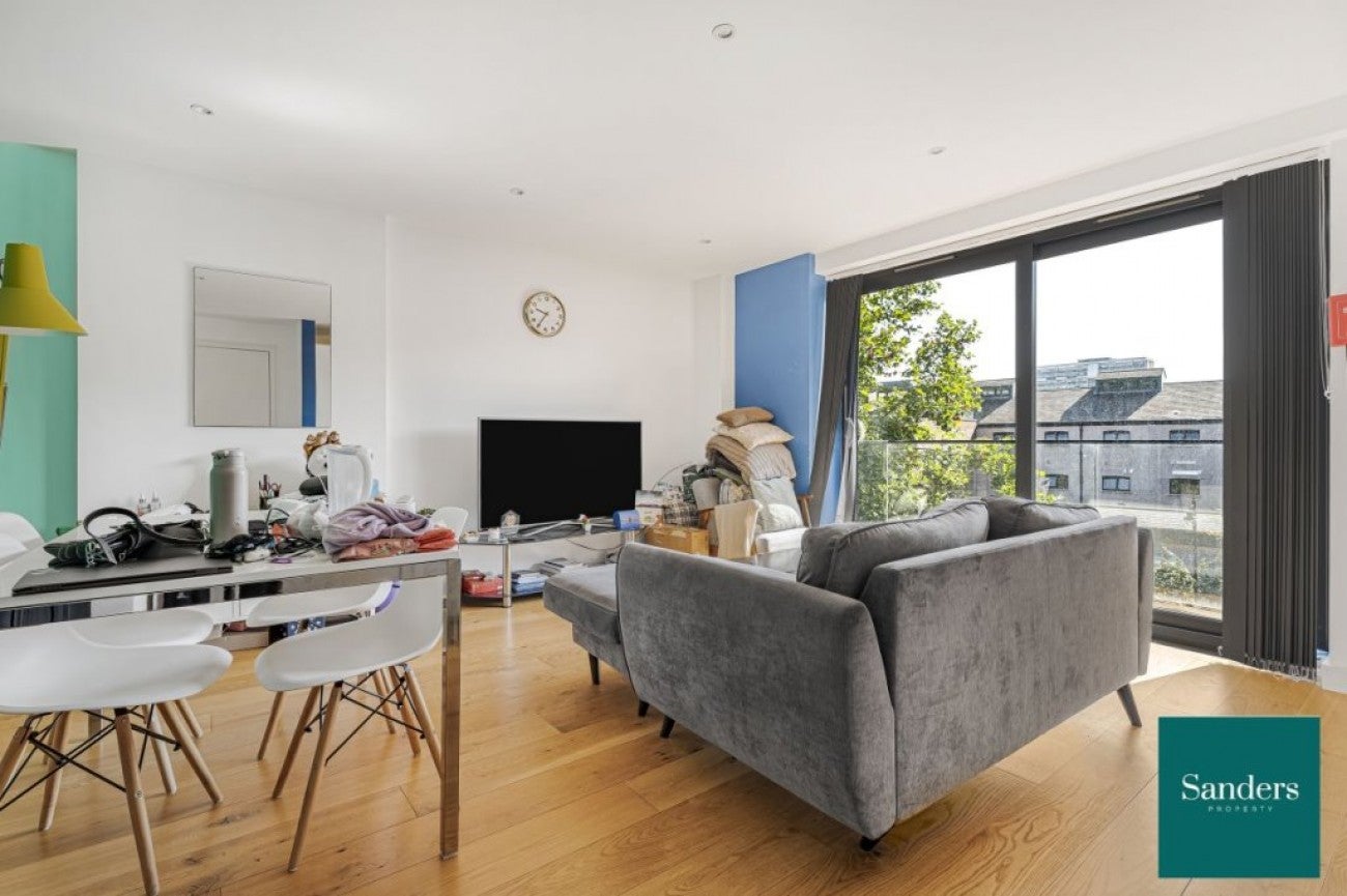 Flat Hare Walk in Greater London