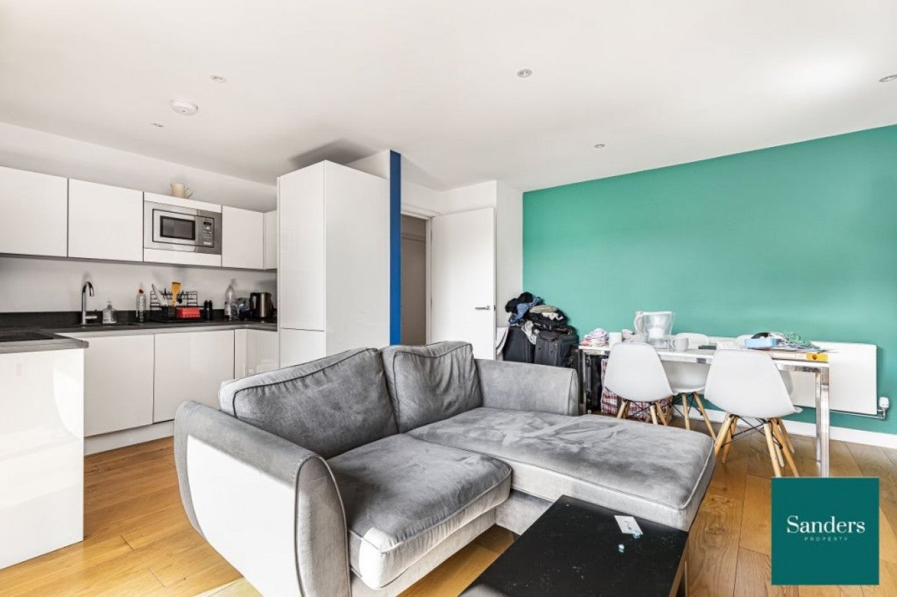 Flat Hare Walk in Greater London