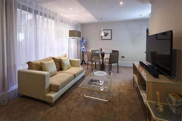 Flat Brompton Road in Greater London