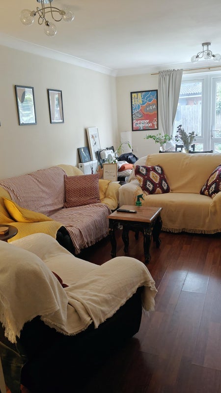 Room Oransay Road in Greater London