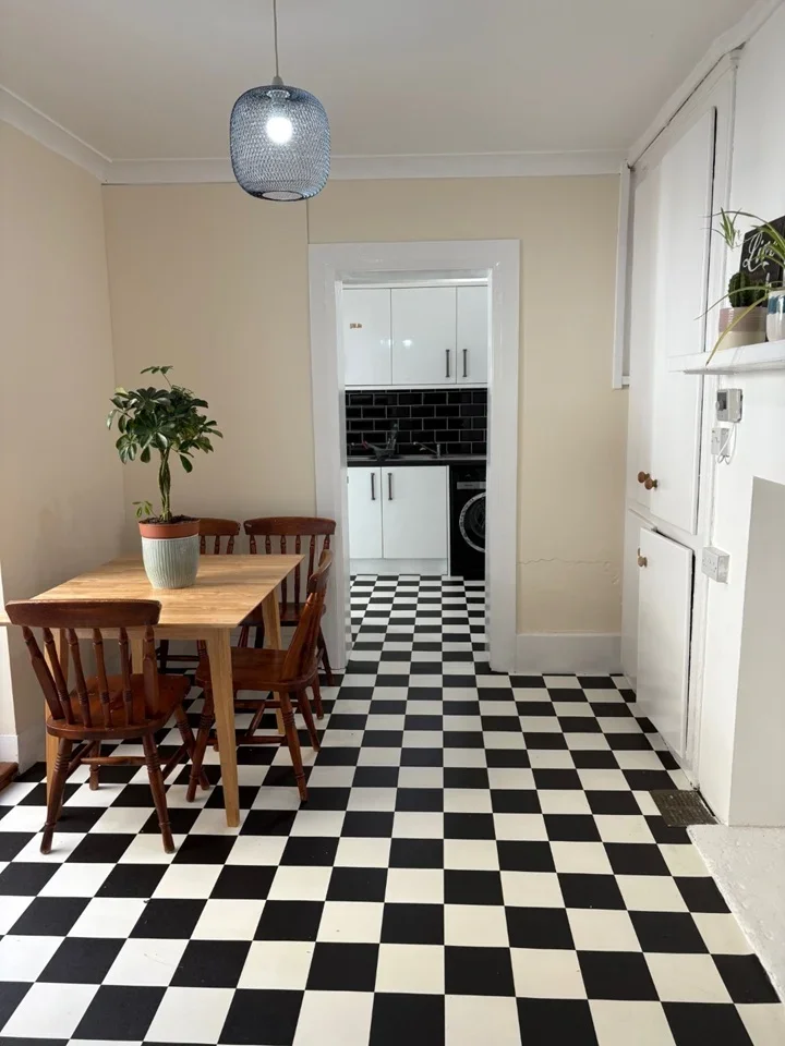 Room Pevensey Road in Eastbourne