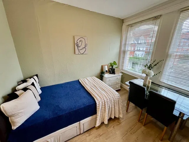 Room Matheson Road in Greater London