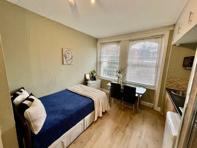 Room Matheson Road in Greater London