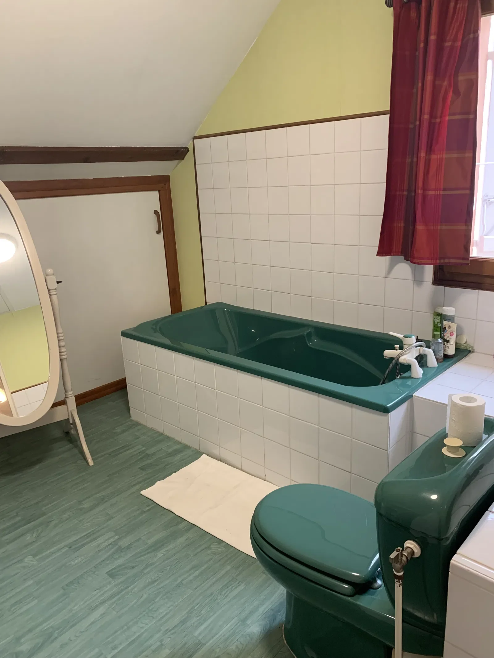 Room Rue Camille Desmoulins in Châtenoy-le-Royal