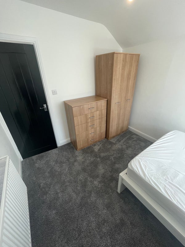 Room Swinton Street in Cardiff